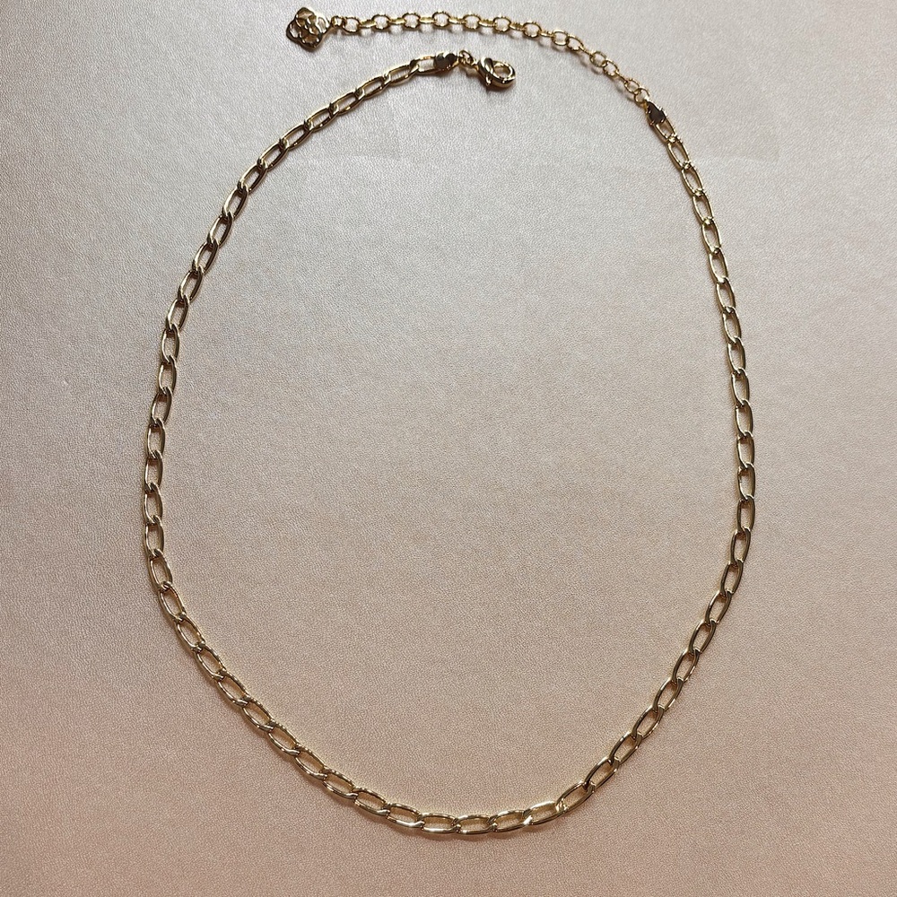 Kendra Scott necklace